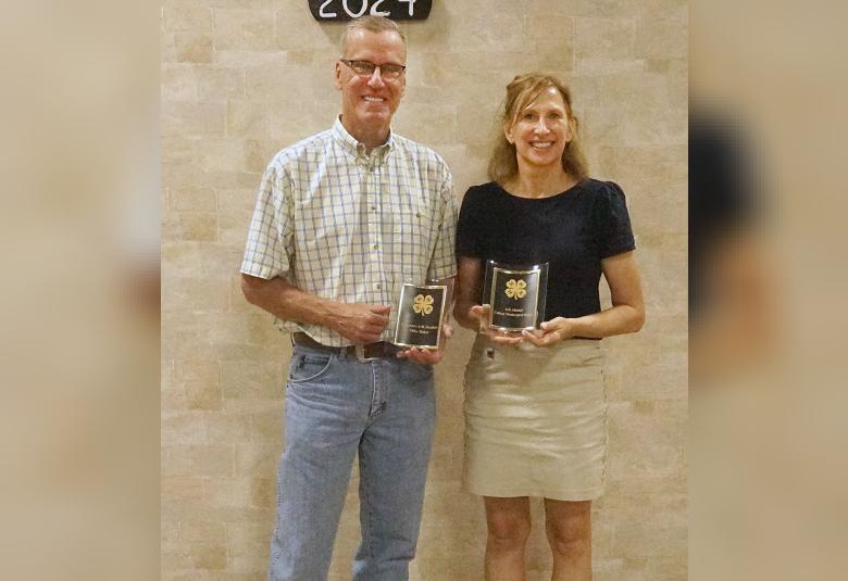 The Akron Hometowner - Staff Photo - Create Article
