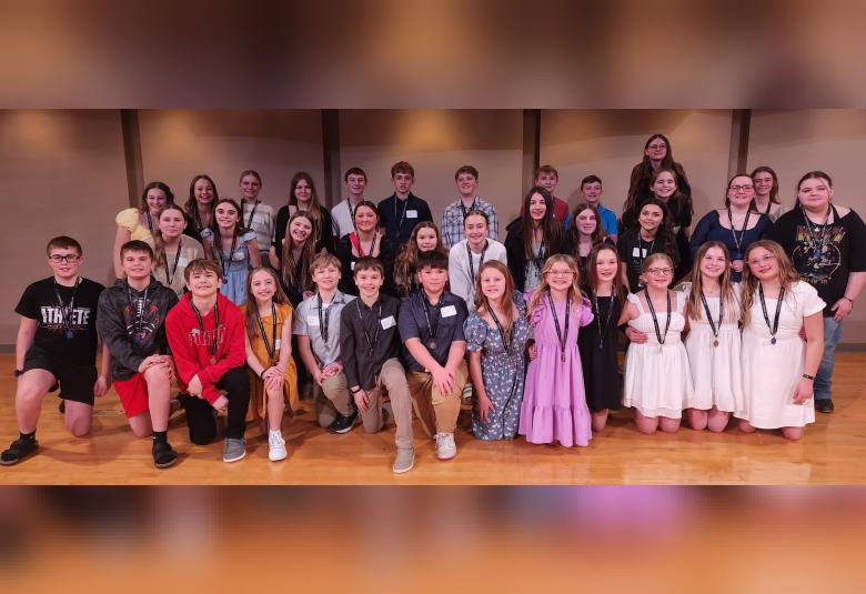 The Akron Hometowner - Staff Photo - Create Article