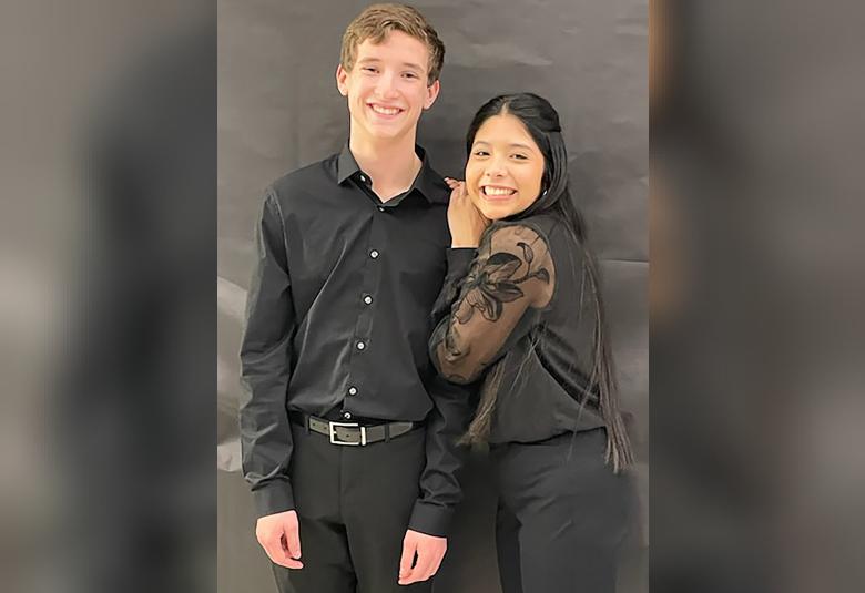The Akron Hometowner - Staff Photo - Create Article
