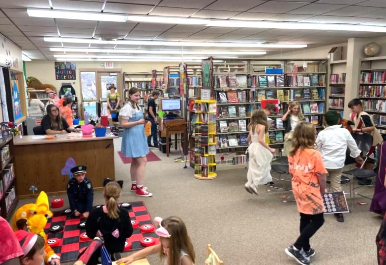 The Akron Hometowner - Staff Photo - Create Article