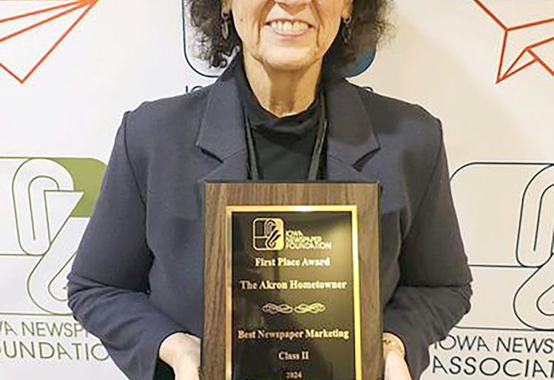 The Akron Hometowner - Staff Photo - Create Article