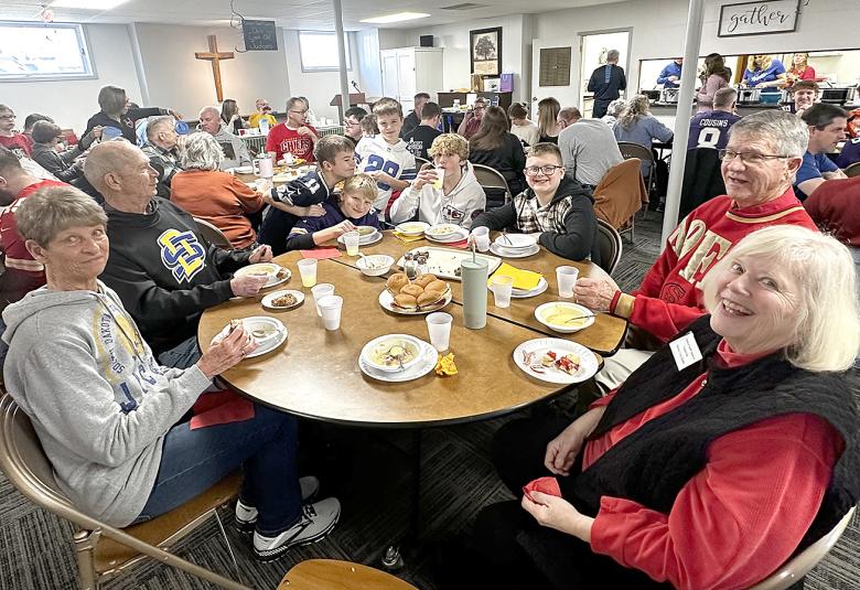 The Akron Hometowner - Staff Photo - Create Article