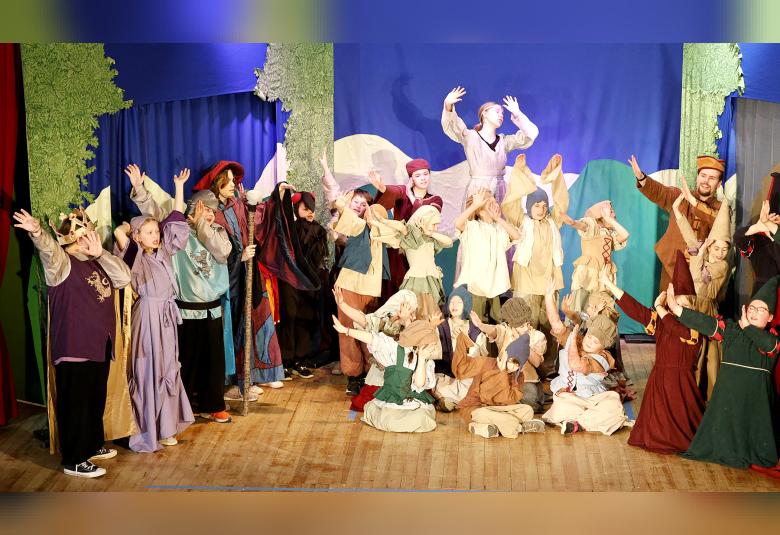 The Akron Hometowner - Staff Photo - Create Article