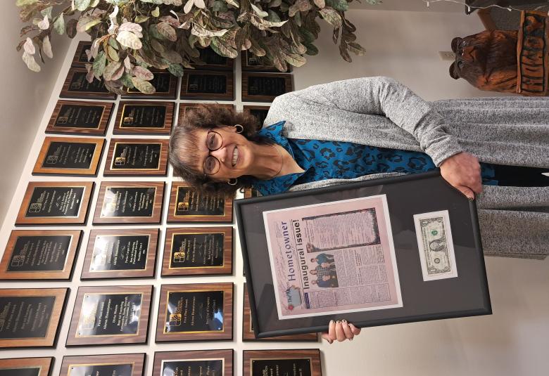 The Akron Hometowner - Staff Photo - Create Article