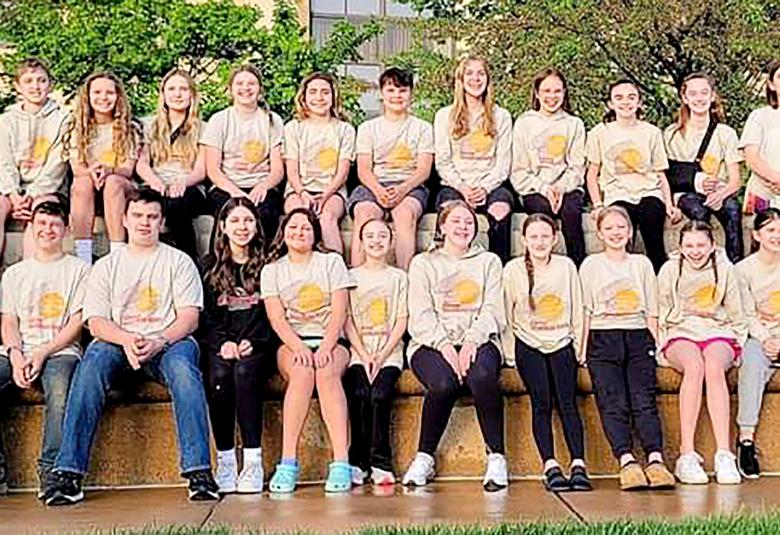 The Akron Hometowner - Staff Photo - Create Article