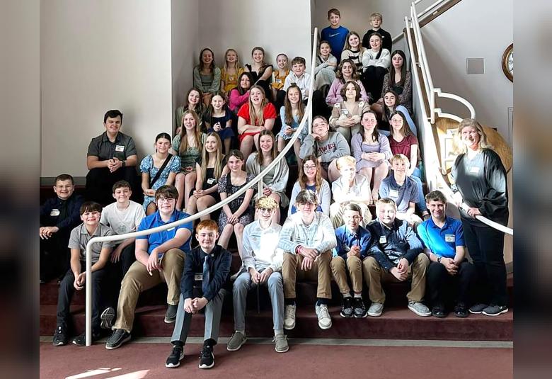 The Akron Hometowner - Staff Photo - Create Article