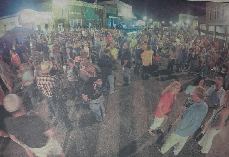 The Akron Hometowner - Staff Photo - Create Article