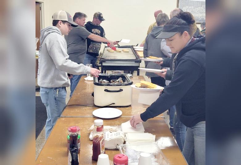 The Akron Hometowner - Staff Photo - Create Article