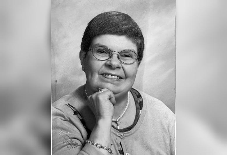 The Akron Hometowner - Staff Photo - Create Article