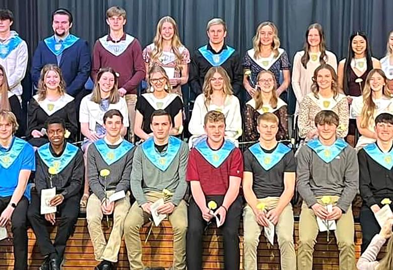 The Akron Hometowner - Staff Photo - Create Article