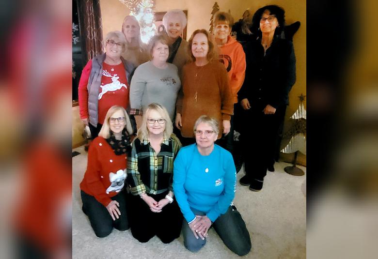 The Akron Hometowner - Staff Photo - Create Article