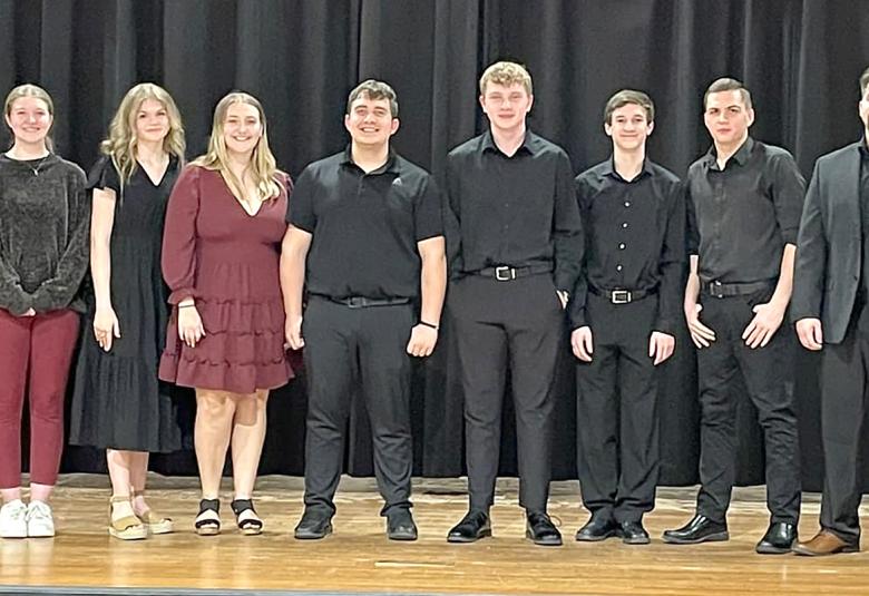 The Akron Hometowner - Staff Photo - Create Article