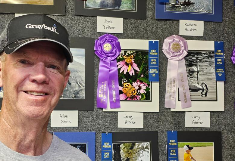 The Akron Hometowner - Staff Photo - Create Article