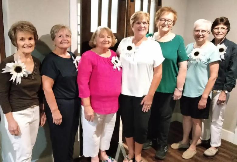 The Akron Hometowner - Staff Photo - Create Article