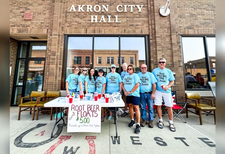 The Akron Hometowner - Staff Photo - Create Article