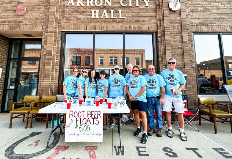 The Akron Hometowner - Staff Photo - Create Article