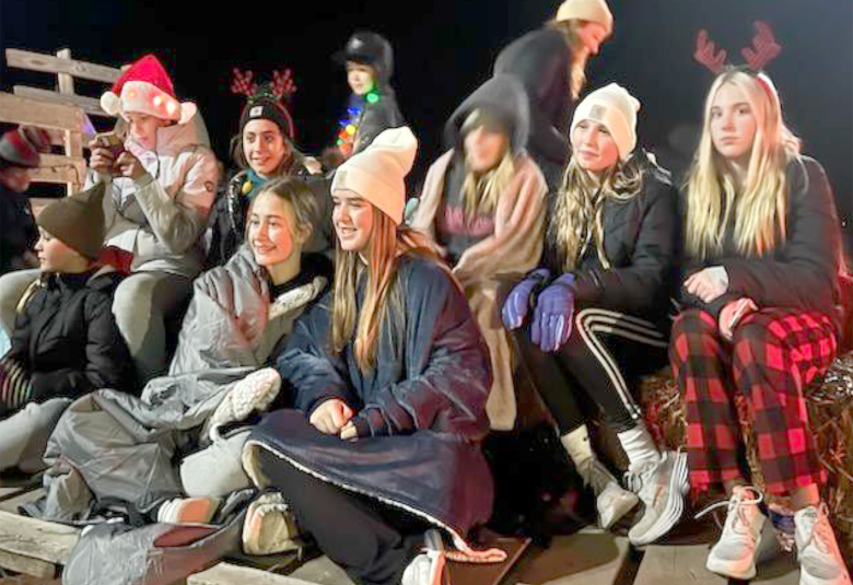 The Akron Hometowner - Staff Photo - Create Article