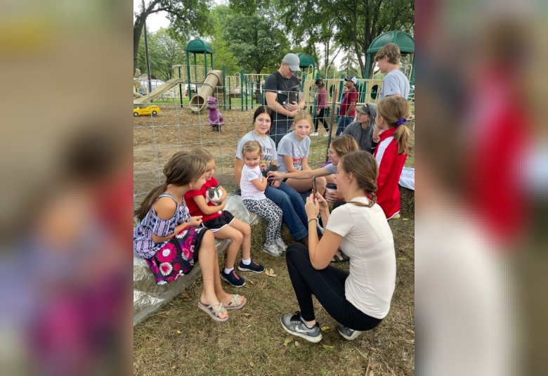 The Akron Hometowner - Staff Photo - Create Article