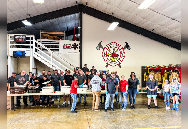 The Akron Hometowner - Staff Photo - Create Article