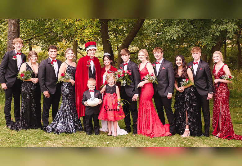 The Akron Hometowner - Staff Photo - Create Article