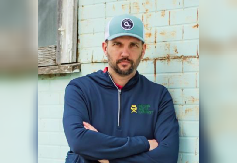 The Akron Hometowner - Staff Photo - Create Article