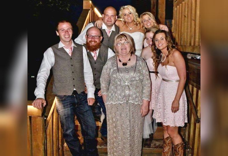 The Akron Hometowner - Staff Photo - Create Article