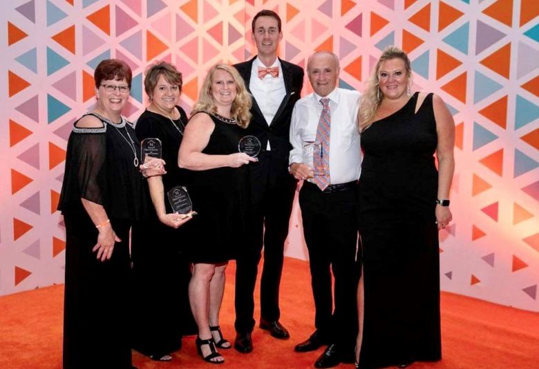 The Akron Hometowner - Staff Photo - Create Article