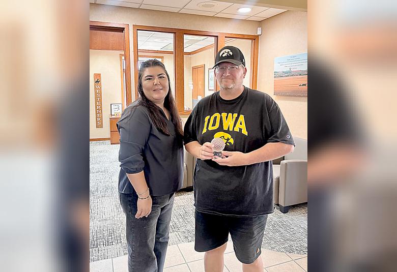 The Akron Hometowner - Staff Photo - Create Article