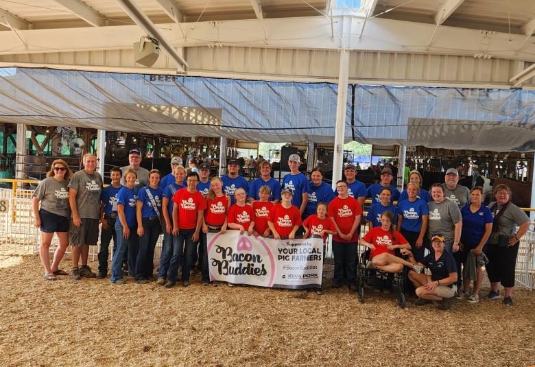 The Akron Hometowner - Staff Photo - Create Article