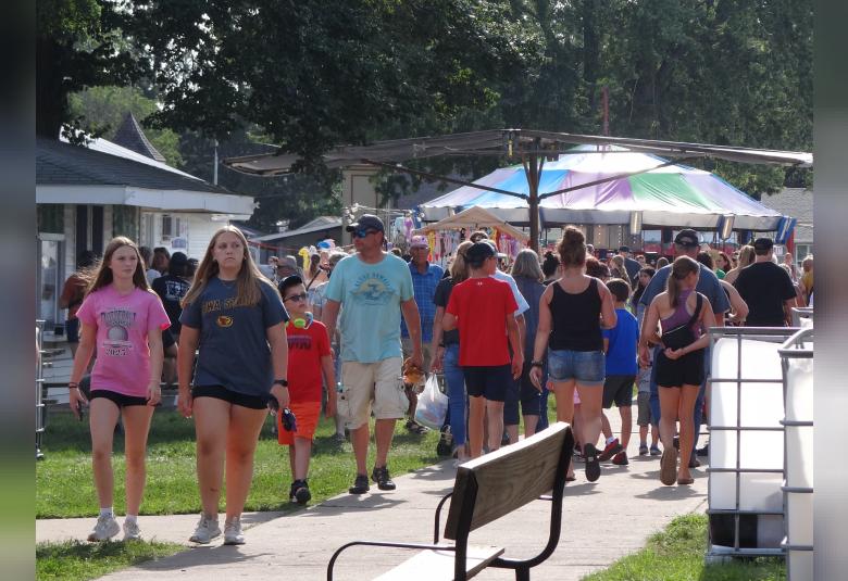 The Akron Hometowner - Staff Photo - Create Article