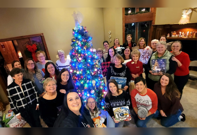 The Akron Hometowner - Staff Photo - Create Article